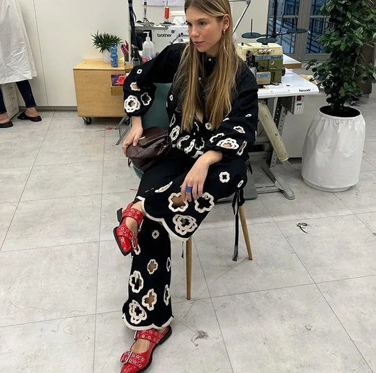 Damen lässiger Stoffanzug mit floralem Applikationsdesign R&B