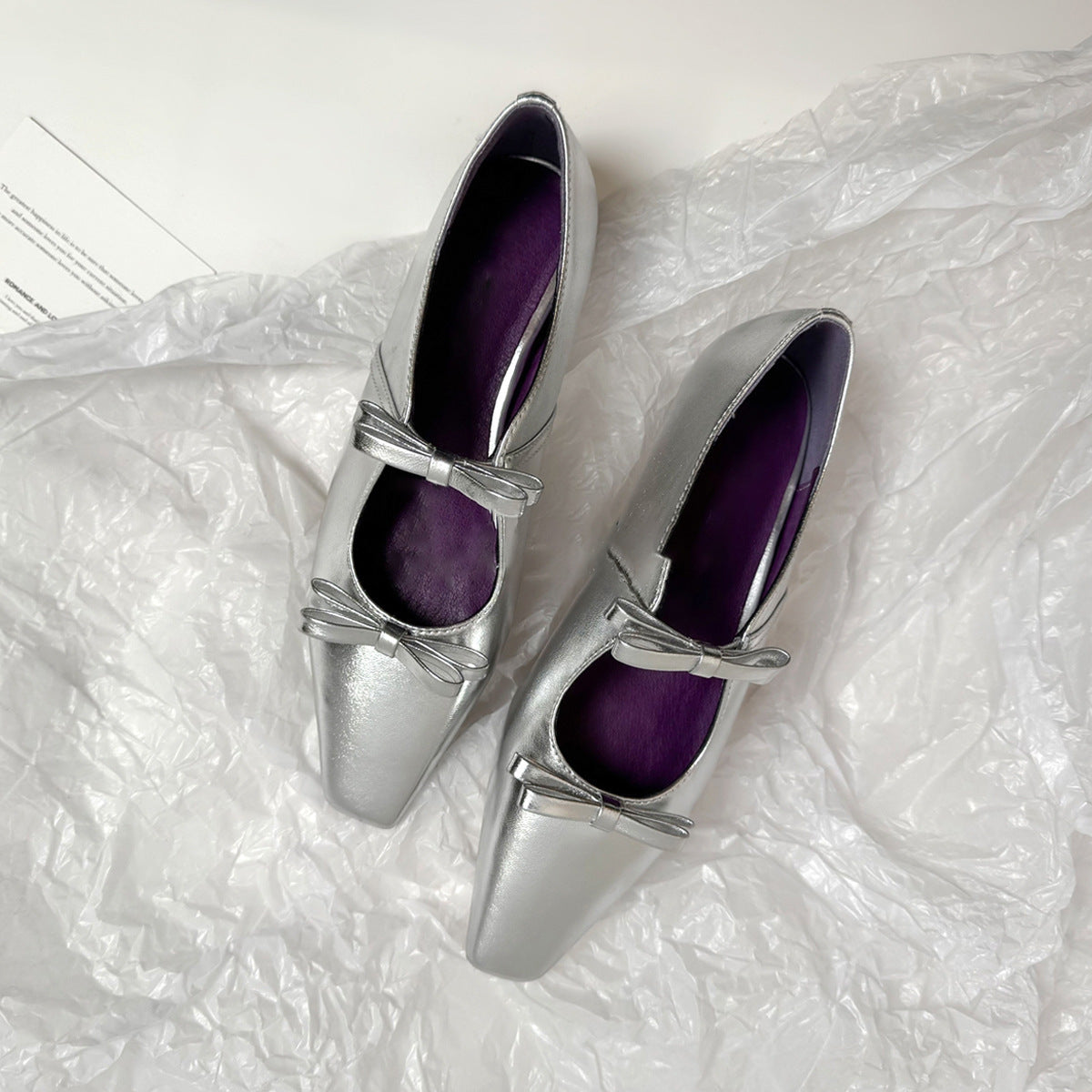 Damen Ballerina-Schuhe mit hochwertigem Metallic-Obermaterial und charmantem Schleifendetail