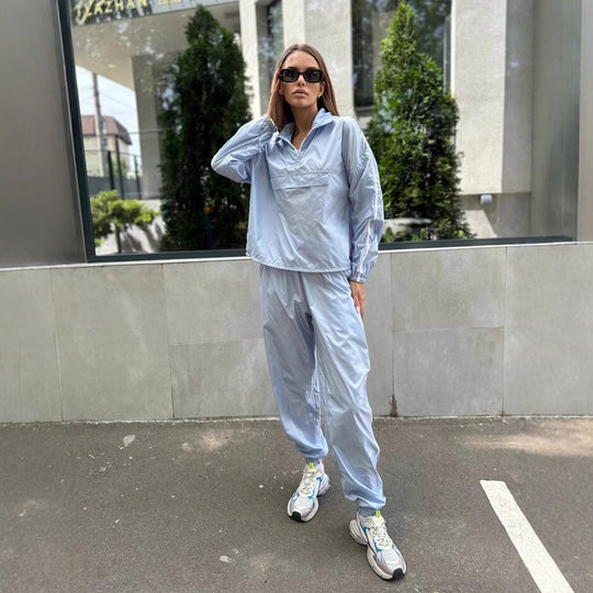 Damen Sportliches Set aus leichtem Material mit Reißverschluss R&B