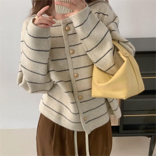 Damen gemütlicher Cardigan mit feinen Streifen und praktischen Taschen R&B