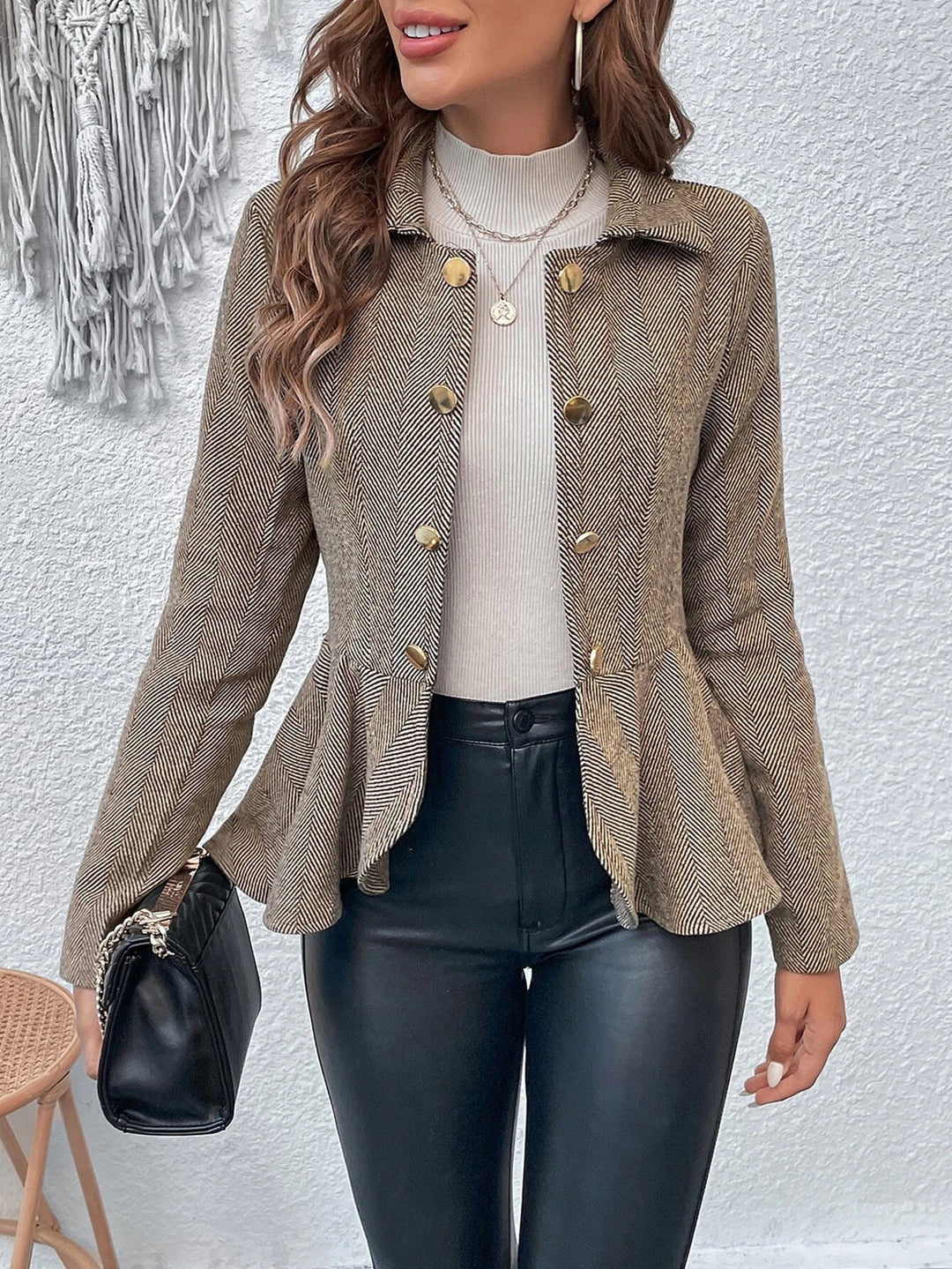 Damen Chic Tailored Blazerjacke mit asymmetrischem Saum und Knopfdetails R&B