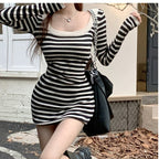 Damen figurbetontes Langarmkleid mit Blockstreifen und weitem Ausschnitt
