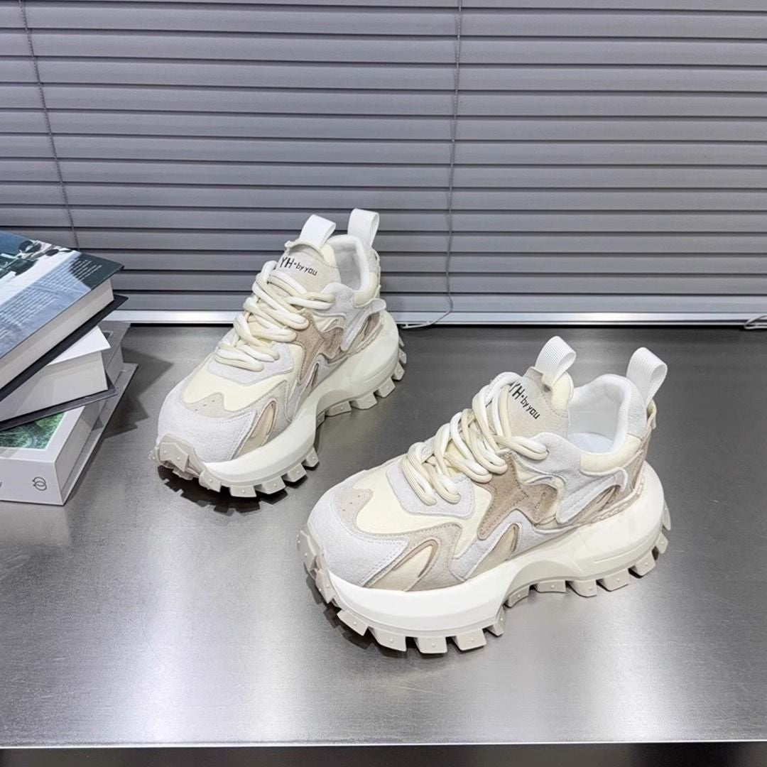 Damen Chunky Sneakers mit ausgeprägter Profilsohle und atmungsaktiver Oberflächenstruktur