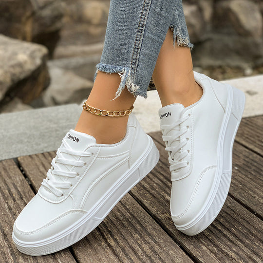 Damen Modische Sneaker mit eleganter Metallapplikation R&B