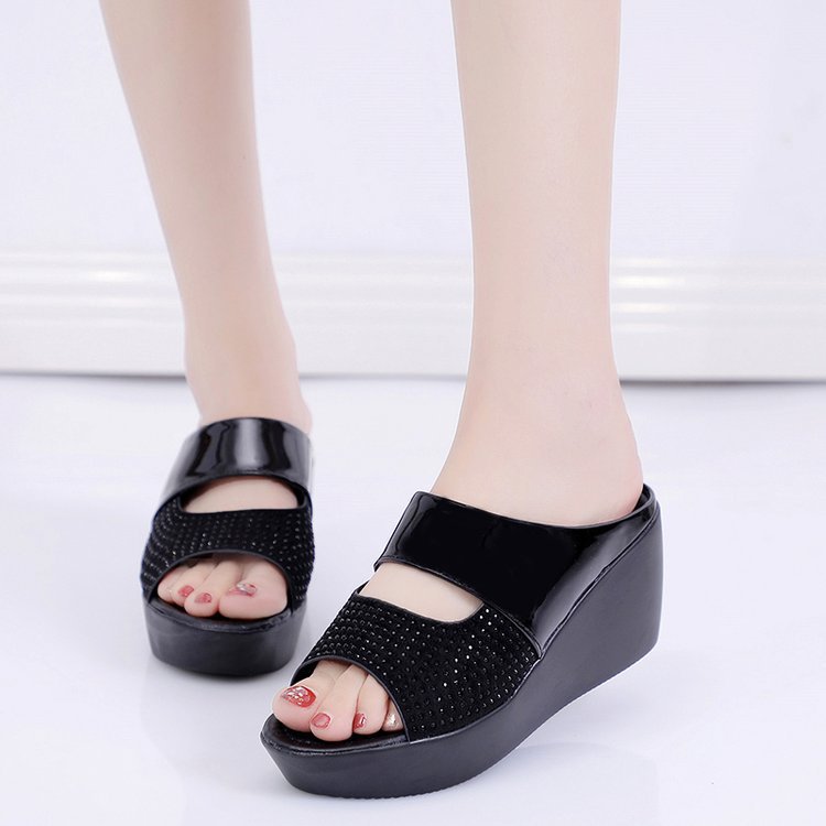 Damen Wedge-Pantoletten mit komfortabler dämpfender Sohle und eleganter Dekorverzierung R&B