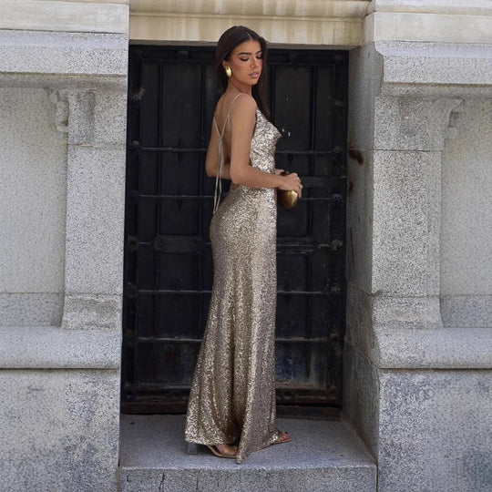 Damen Glamouröses Abendkleid mit tiefem Rückenausschnitt und schimmerndem Material R&B