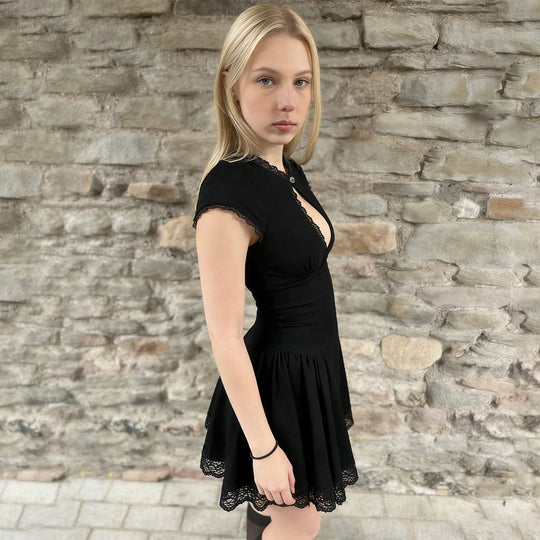Damen Kleid mit romantischem Rüschensaum und zarten Spitzenakzenten R&B