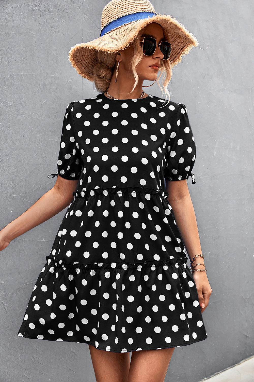 Damen Freizeitkleid mit voluminösen Rüschendetails und Polka-Dots R&B