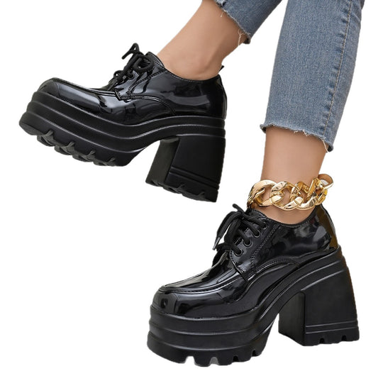 Damen Plateau-Oxfords mit robustem Profil und glänzendem Finish R&B