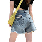 Damen Jeansshorts mit fransigen Säumen und einzigartigem Stickdetail