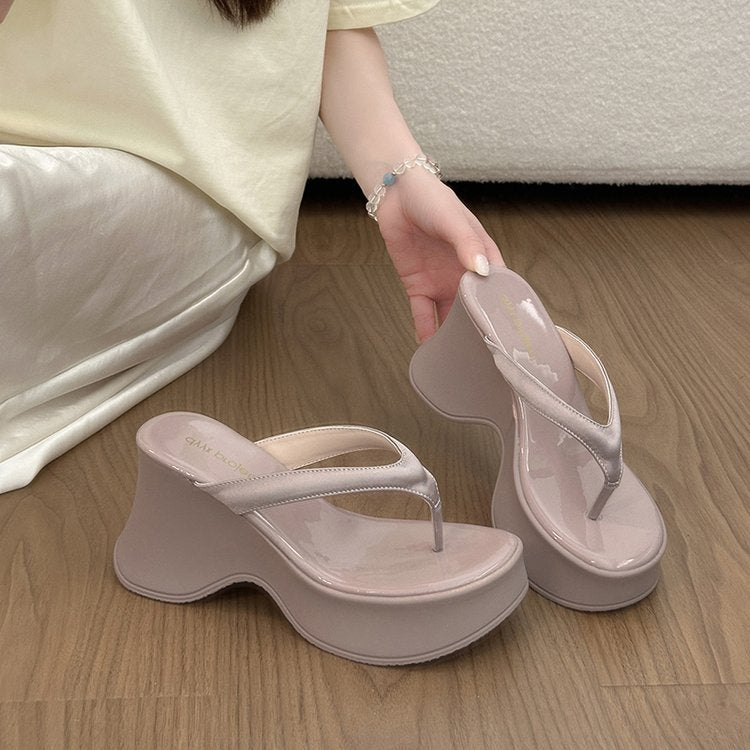 Damen Plateau-Pantoletten mit dekorativem Riemchen und bequemer Sohle R&B