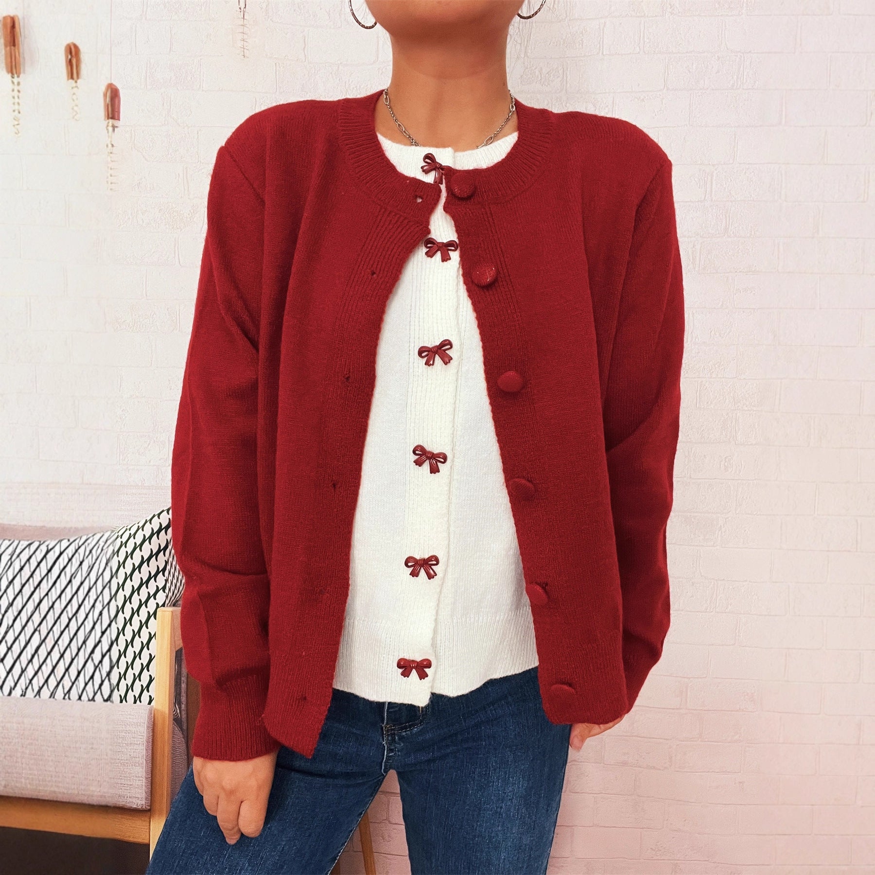 Damen Kuschelweich Strickjacke mit schönen Knöpfen und raffinierten Details R&B