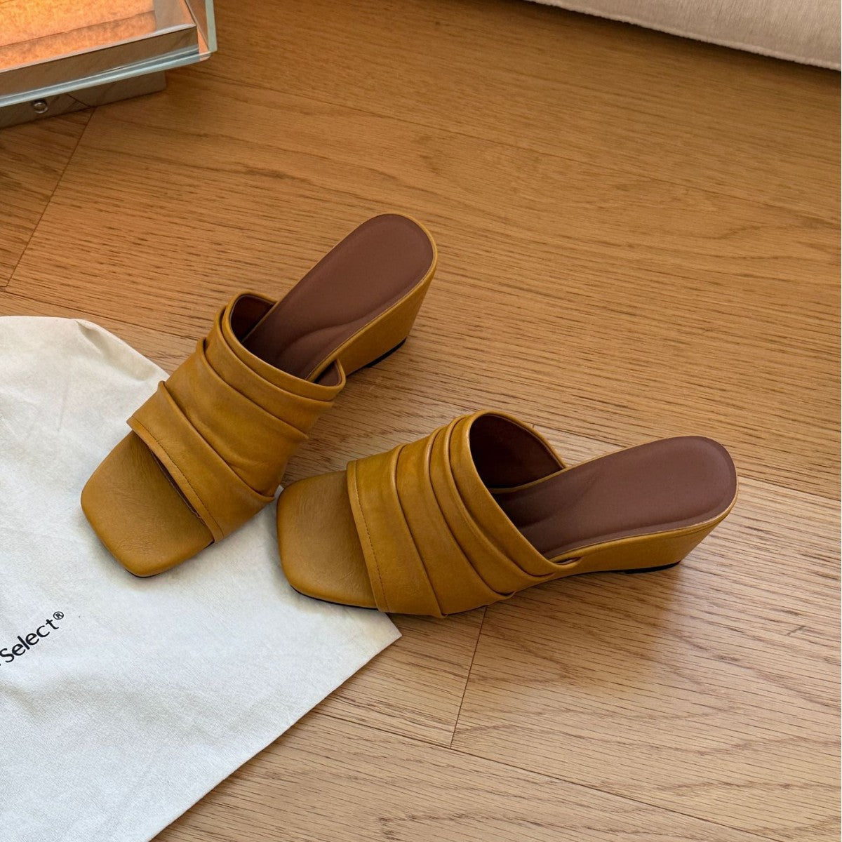 Damen Komfortable Plateau-Sandalen mit geschlossenen Zehen und elegantem Riemen