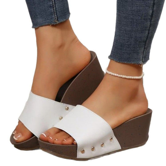Damen Wedge-Sandalen mit eleganten Nieten und komfortablem Fußbett R&B