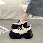 Damen Sportliche Lack Sneakers mit robuster Plateausohle und modischem Design R&B