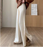 Damen Elegante Strickhose mit dekorativen Knopfdetails
