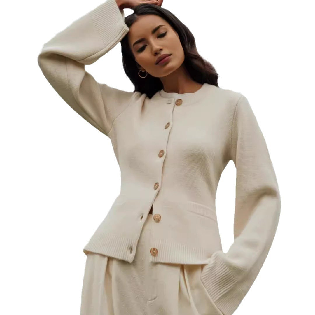 Damen elegante Strickjacke mit Knopfdetails und praktischen Taschen R&B