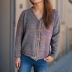 Damen Strickjacke mit kreativem Farbmuster und goldenen Knöpfen R&B