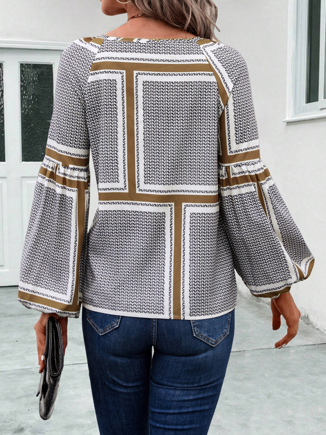 Damen Bluse mit eleganten Rüschendetails und modernem Muster R&B