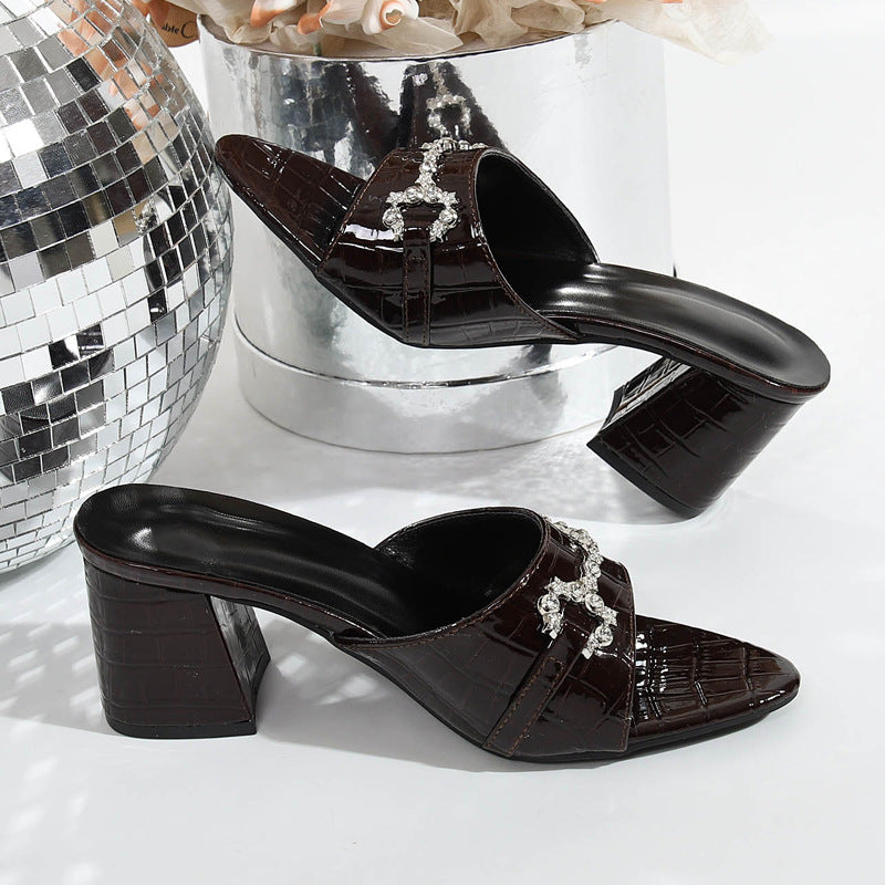 Damen Glamouröse Mules mit verzierter Riemen und Blockabsatz R&B