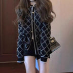 Damen modischer Strickcardigan mit eleganter Rautenmusterstruktur und goldenen Knöpfen R&B