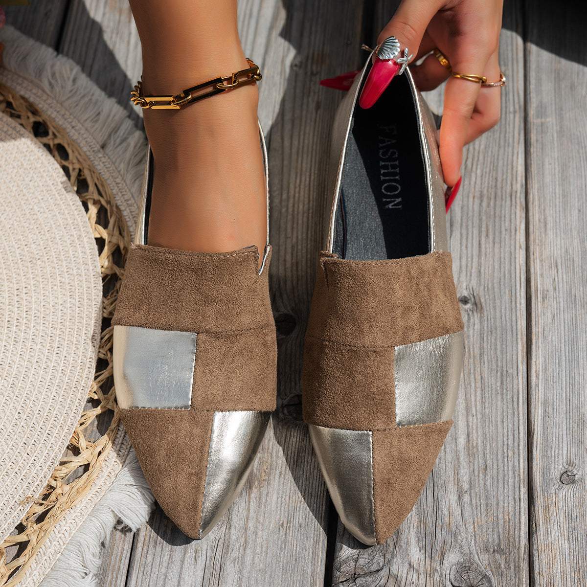 Damen modische Slipper mit glänzendem Obermaterial und weichem Fußbett R&B