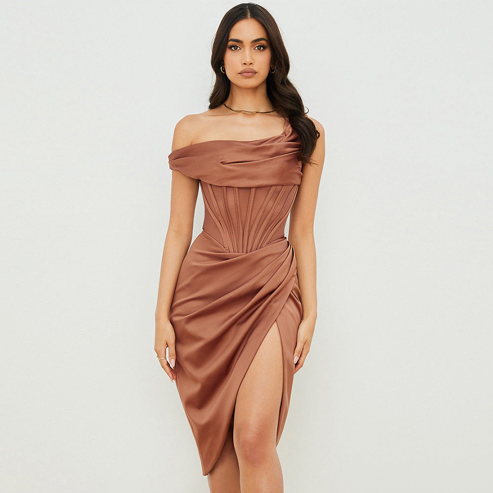 Damen Figurumspielendes Cocktailkleid mit asymmetrischem Schnitt und hohem Schlitz R&B