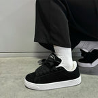 Damen Sneakers mit stilvollem Wildleder-Obermaterial und robuster Gummisohle R&B