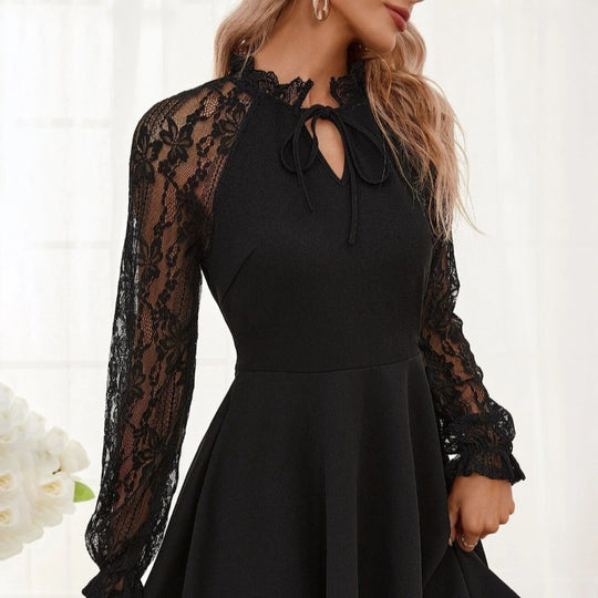 Damen Kleid mit Spitzenärmeln und Taillenschnitt R&B