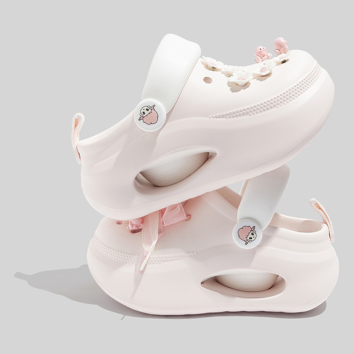 Damen Modische Clogs mit verspielten Applikationen und flexiblem Tragekomfort