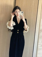 Damen elegantes Kleid mit Spitzenärmeln und dekorativen Knöpfen