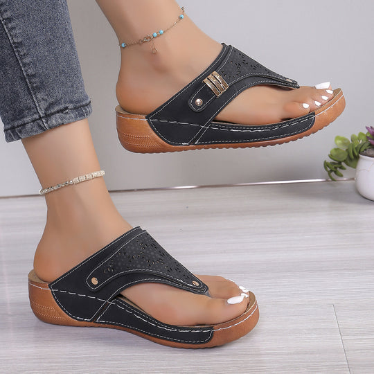Damen Flip-Flops mit modisch perforiertem Obermaterial und bequemer Fußbettgestaltung R&B