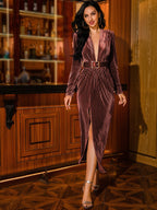 Damen Plissiertes Glamour-Maxikleid mit tiefem V-Ausschnitt und schmalem Gürtel R&B
