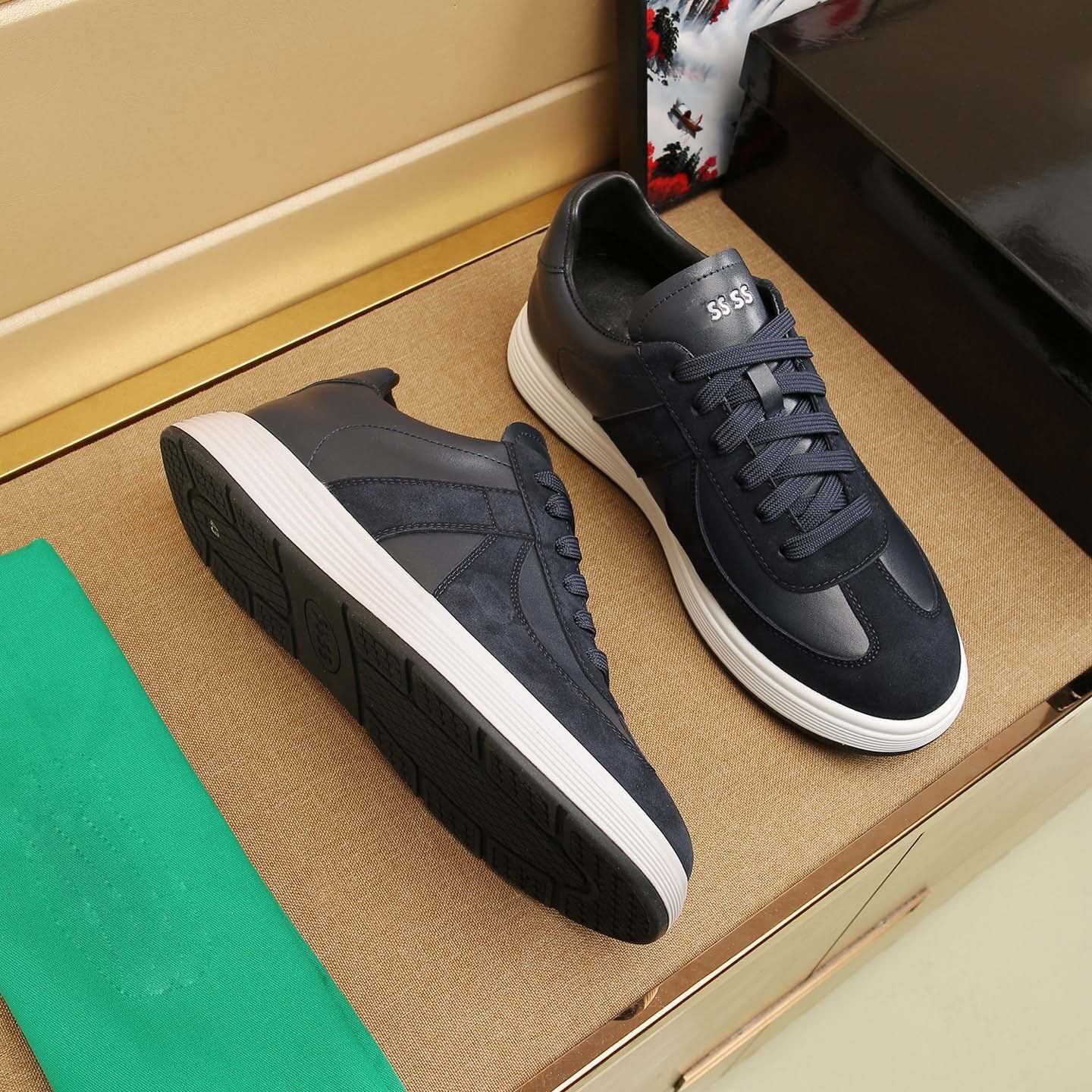 Damen modische Sneaker mit hochwertiger Leder-Oberfläche und bequemer Dämpfung R&B