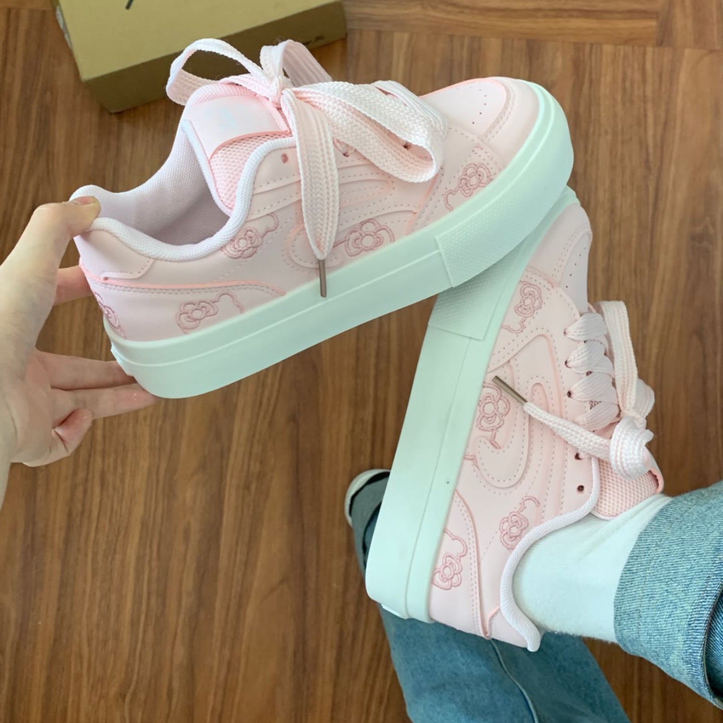 Damen Sneakers mit verspieltem Blumendessin und dämpfender Sohle