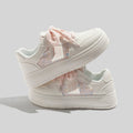 Damen modische Sneakers mit süßem Dekor und bequemer Dämpfung