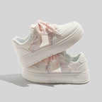 Damen modische Sneakers mit süßem Dekor und bequemer Dämpfung