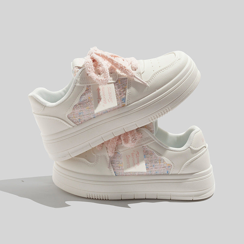 Damen modische Sneakers mit süßem Dekor und bequemer Dämpfung