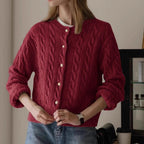 Damen Strickjacke mit Zopfmuster und eleganten Knopfdetails R&B