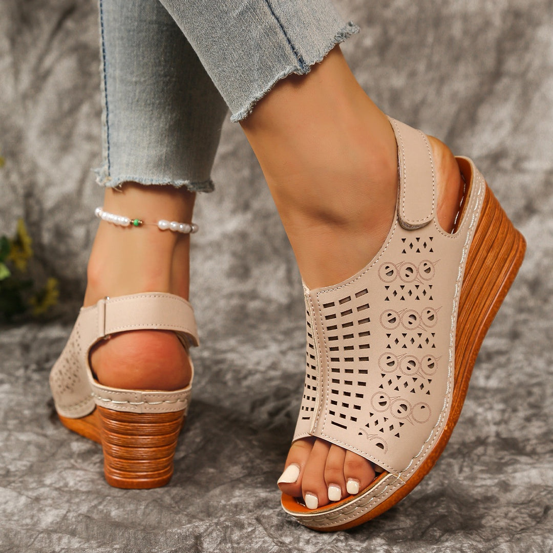 Damen Keil-Sandalen mit durchbrochenem Design und anatomischer Fußbettung R&B