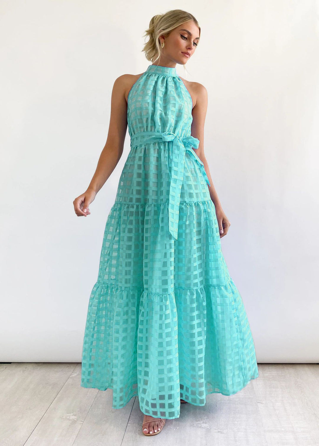 Damen Maxikleid mit raffiniertem Hochkragen und gestuftem Design R&B