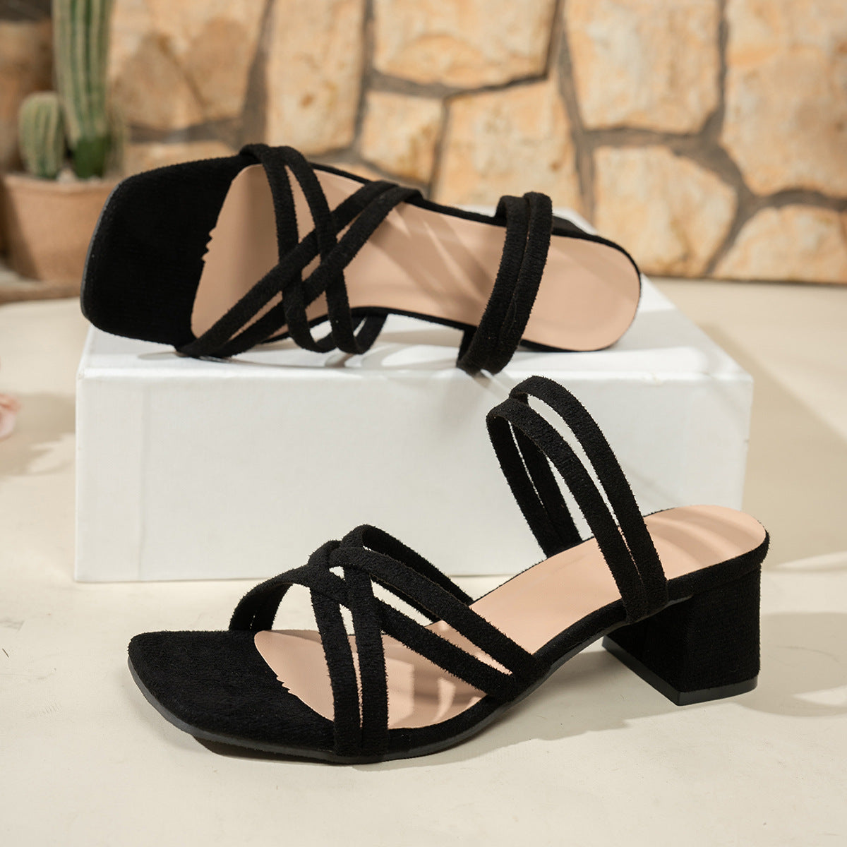 Damen Modische Sandalen mit dekorativen Kreuzriemen und Blockabsatz R&B