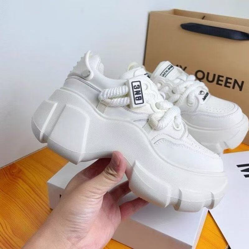 Damen Plateausneaker mit innovativem Sohlenprofil und stylischem Design R&B