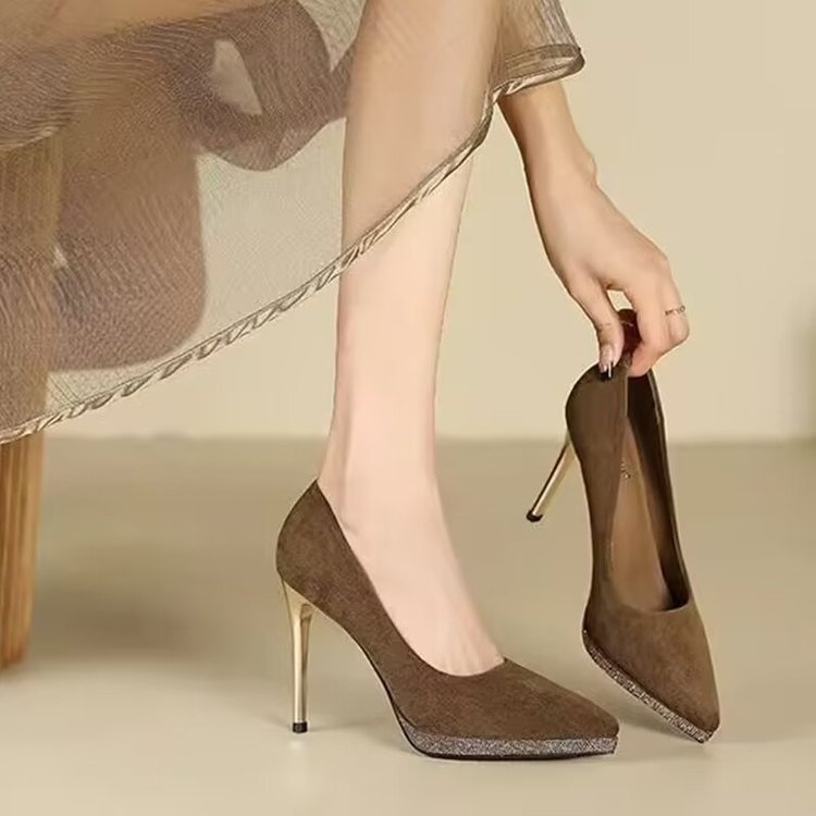 Damen elegante spitze High Heel Pumps mit goldenen Akzenten R&B