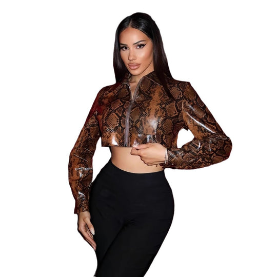 Damen cropped Kunstlederjacke im Schlangenprint R&B