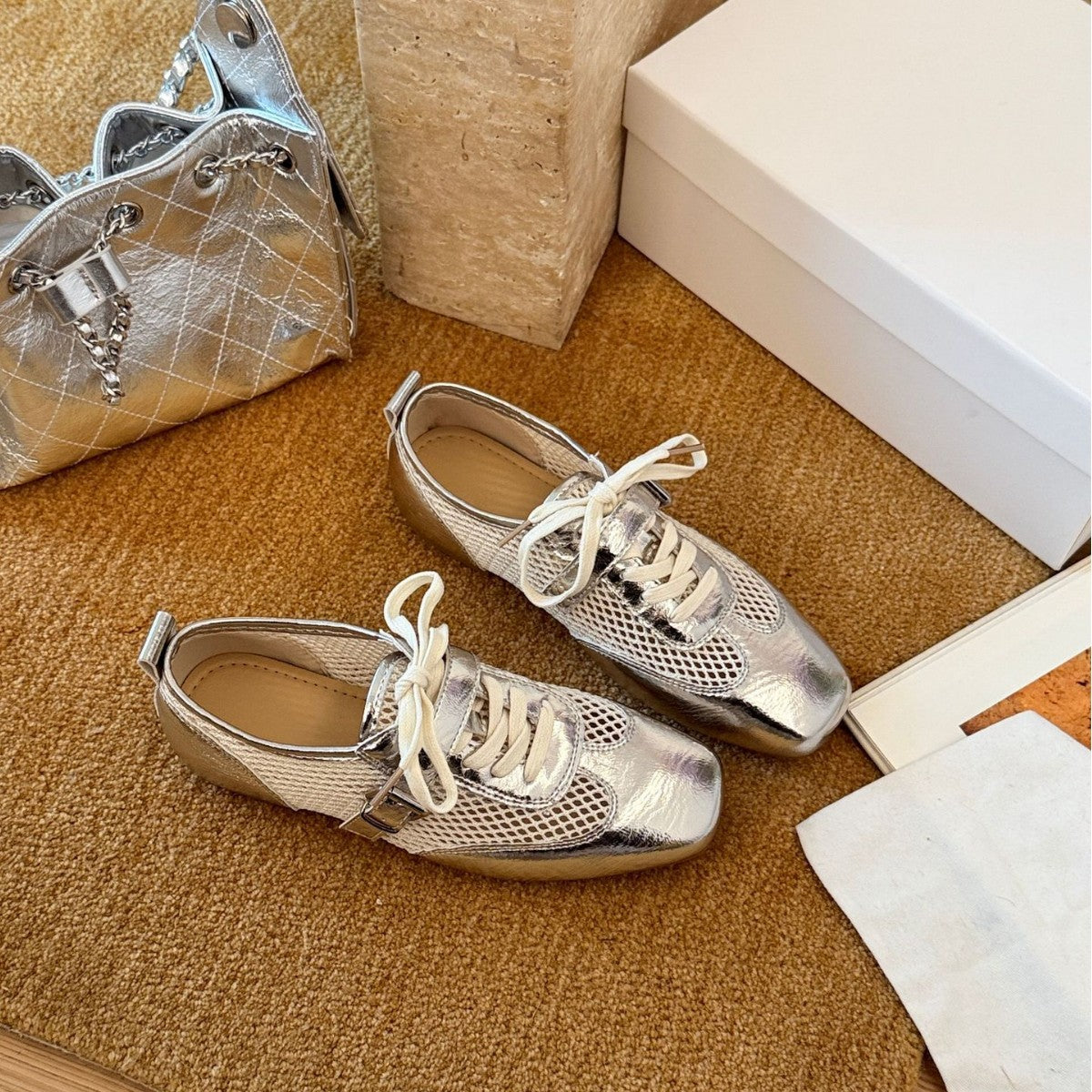 Damen sportive Ballerinas mit atmungsaktivem Netzdesign und glänzender Oberfläche