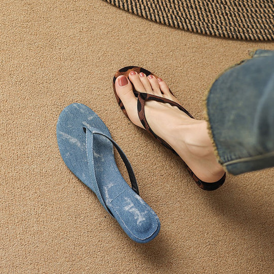 Damen Wedge-Pantoletten mit elegantem Leoprint und komfortablem Fußbett R&B