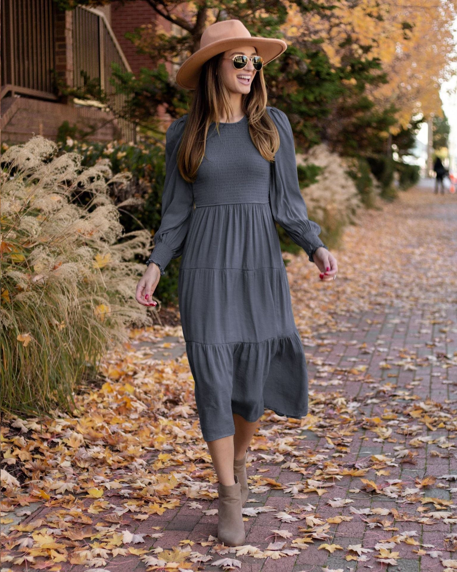 Damen Maxikleid mit schickem Smock-Oberteil und voluminösen Puffärmeln R&B