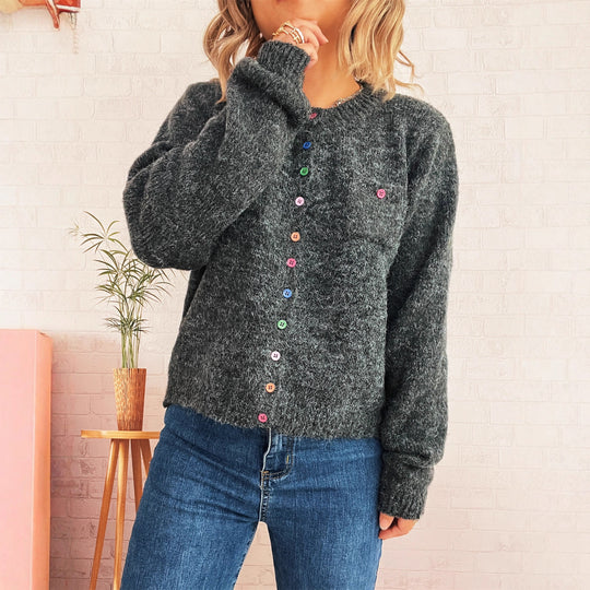 Damen Strickjacke mit bunten Knopfdetails und praktischen Taschen R&B