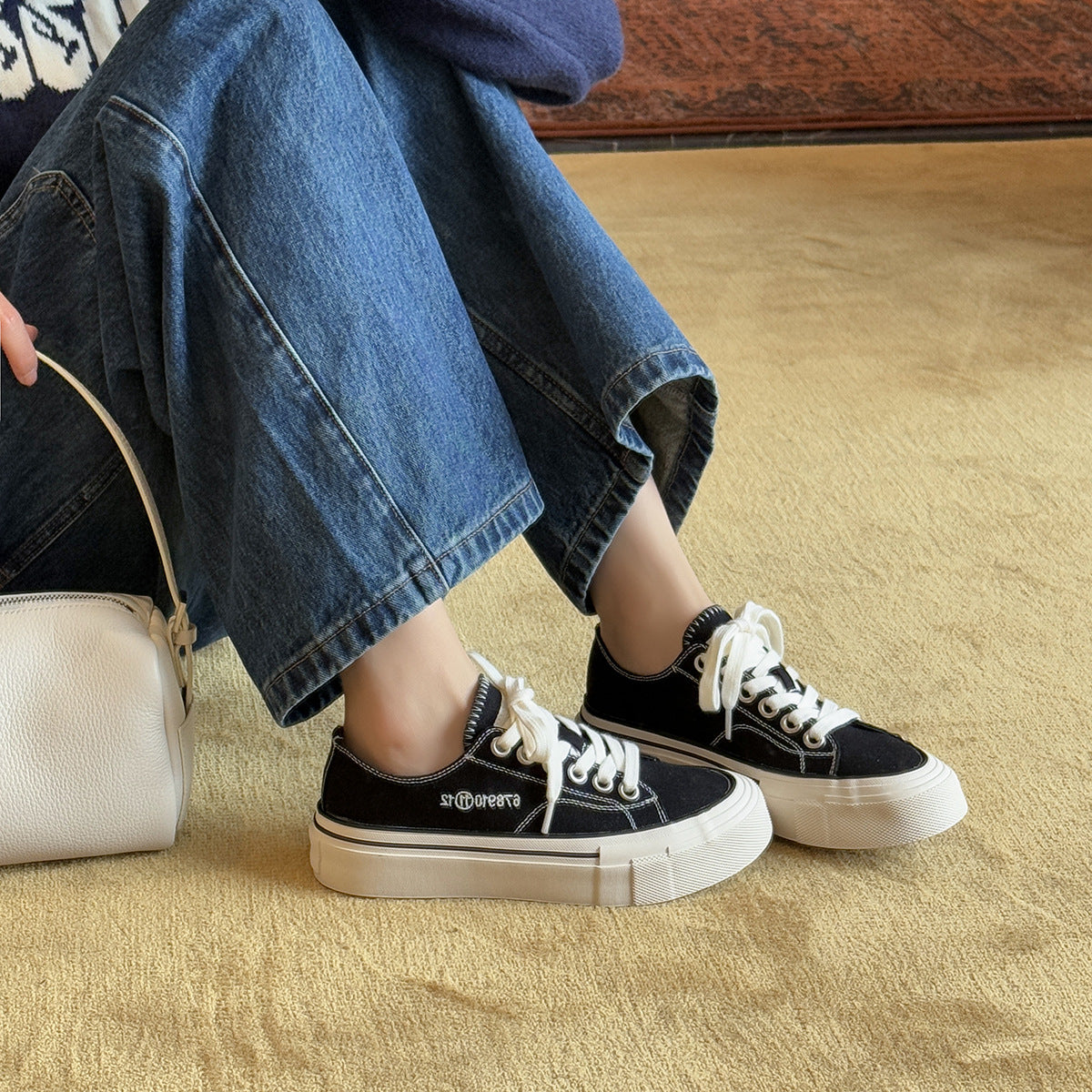 Damen Sportliche Canvas Sneaker mit klassischer Schnürung und rutschfester Sohle